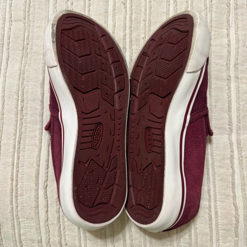 Keen Coronado III Slip-On Burgundy Suede Shoes - Picture 5 of 6